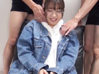 めがねを外したら猛烈かわいいドマゾな少女の早漏マンコをハードピストン調教！美少女3Pのエロ動画