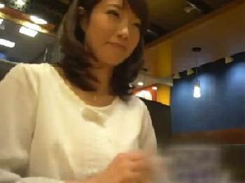 清潔感あふれる美形マダムが夫に内緒で撮影ハメ→白濁精液中出しされて着床素人人妻のエロ動画