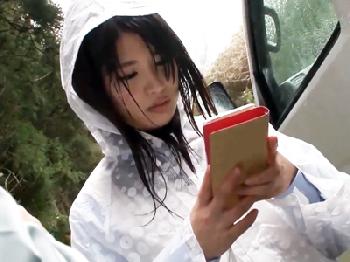 「えちょっと何でッ!?」道を教えてくれた親切な女子校生を山中で陵辱する冷酷オッサン巨乳素人美少女レイプ露出のエロ動画