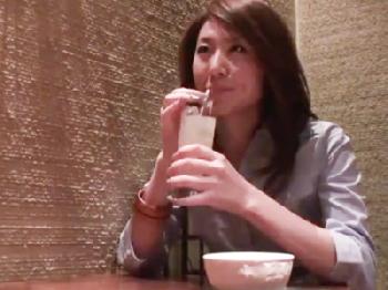 ダンナとのマンネリ防止に公認で他の男に抱かれにきたマダム巨乳素人人妻のエロ動画