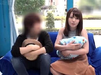 『2人目できちゃう…』子持ち素人主婦にマジックミラー号で無許可中出し!巨乳人妻のエロ動画