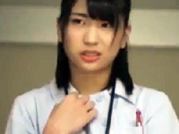 童貞とウソの告白をされ同情した美形少女看護師が筆おろし→ハードピストンピストンで絶叫アクメW美少女看護婦顔射のエロ動画