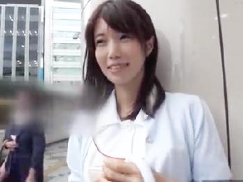 池袋でナンパした現役アラサー看護師が潮吹き絶頂オーガズム巨乳素人お姉さん看護婦のエロ動画