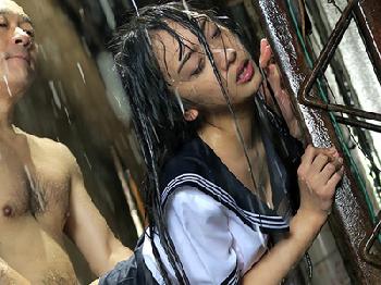 土砂降りの中凌辱されて捨てられてしまった女子校生美少女ロリイラマチオレイプ辻本杏のエロ動画