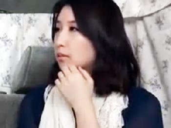 ファックレスでオナニーばかりしてる奥様をその気にさせて無許可中出し素人人妻ハメ撮りナンパのエロ動画