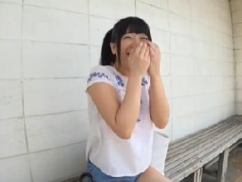 「ちらっと…？」18歳の推定F乳処女をナンパして誰もいない浜辺で処女喪失！巨乳素人ロリのエロ動画