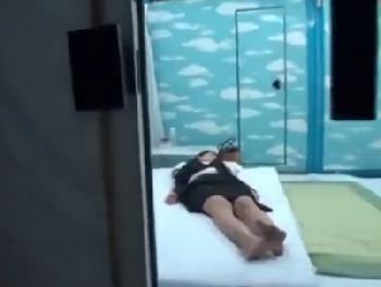 酩酊オフィスレディを逆マジックミラー号へ放置→外から男性陣に見られながら公開中出し性交巨乳素人お姉さんOLのエロ動画