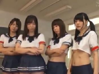 ド淫乱改造制服姿の女子校生達に囲まれてハーレムパコ→遠慮なくザーメン生中出し美少女ロリ妹乱交のエロ動画
