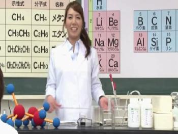 美人女性教師の授業中に大量ぶっかけ顔面キメ!女教師のエロ動画