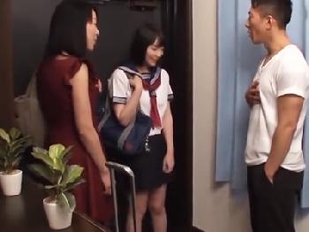 JAV女優がまさかの完全プライベートでセフレとの性交を隠し撮りされた件巨乳痴女ナンパ盗撮あやみ旬果のエロ動画