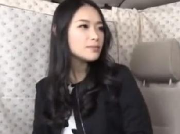 マダムナンパ→手コキだけと騙して中出しまでしちゃいました素人人妻のエロ動画