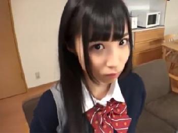 アイドルみたいな目クリクリ美形少女に太ももを見せつけ誘惑されてバキバキ勃起女子校生美少女ロリ痴女栄川乃亜のエロ動画