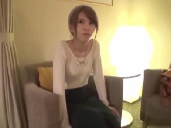 駅前でナンパした19歳学生を即ホテルに連れ込みパコるW素人お姉さんハメ撮りのエロ動画