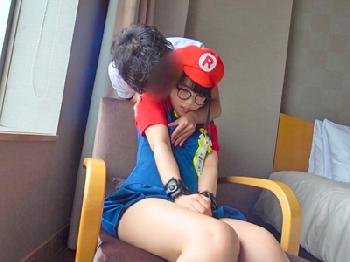 安倍首相も真似したマリオカフェの店員さんをナンパハメ巨乳素人美少女ロリコスプレのエロ動画