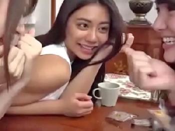 家に遊びに来た近所の若奥様たちがミニスカートで誘惑しエッチを要求！巨乳人妻パンストのエロ動画