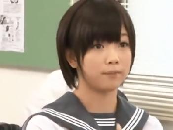 童顔女子校生の佐倉まながトイレ掃除中にフェラチオ抜き&ぶっかけパコ美少女のエロ動画