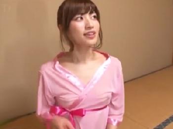 イチモツ喜ばせるために旅行にエロコス持ってくる神彼女美少女痴女コスプレハメ撮り市川まさみのエロ動画