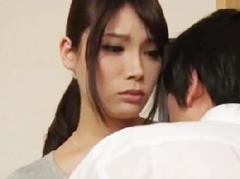 夫が仕事中に体を重ね愛し合うビックおっぱい母ちゃんとマザーコンプレックス息子の禁断中出し性交巨乳人妻近親相姦のエロ動画