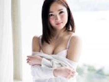 表情が色っぽいフェロモンが漏れまくりな美形お姉さんとラブラブFUCK素人美少女のエロ動画