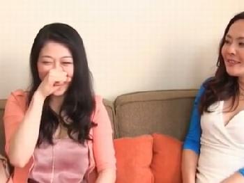 『あぁ~ダメだめダメ…』母友人と一緒に密通ファックに花を咲かせる中年女性妻たち巨乳素人熟女乱交のエロ動画