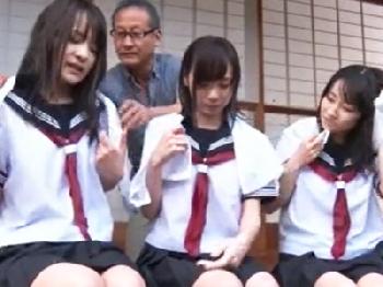 親切を装い純朴な田舎美形少女達に近づいた性的暴行魔が非人道的陵辱を決行！女子校生美少女ロリパイパン中出しハメ撮りイラマチオレ...