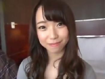 埼玉の田舎でナンパした20歳の素人女子大生を3P撮影！可愛いお顔に濃密精液大量顔面射精美少女顔射ハメ撮りのエロ動画