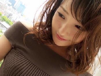 美人過ぎる30代素人さん！普段はフラワーショップで働く彼女が花を男性器に持ち替えて淫らなSEX巨乳ハメ撮りのエロ動画