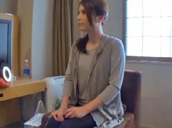 買い物帰りの美形奥様をナンパ→ホテルに連れ込んで顔面射精パコ!素人人妻顔射のエロ動画