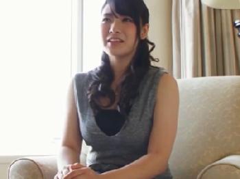 欲求不満な大きいオッパイマダムの期待に応えて即ホ即ハメ!巨乳素人人妻のエロ動画