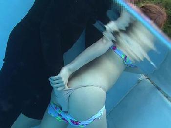 プールの水面下で痴漢されてレイプされちゃうビキニきれいなお姉さん巨乳美少女中出しのエロ動画