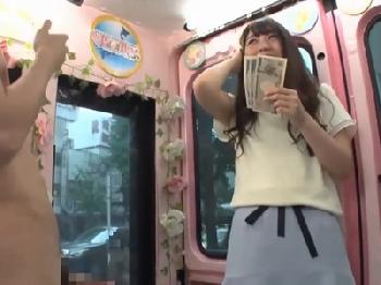 「え～ちょっと！ムリですって…」女子大生に先にお金を握らせて問答無用の挿入パコW巨乳素人お姉さんナンパのエロ動画