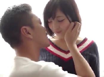 真っ昼間から気持ちよさそうにファックに勤しむ幼顔美形少女巨乳素人美少女ロリのエロ動画