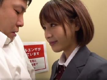 「出しちゃダメって言ったのに‥」こんな美形少女とヤって我慢できるわけないW女子校生美少女痴女手コキのエロ動画