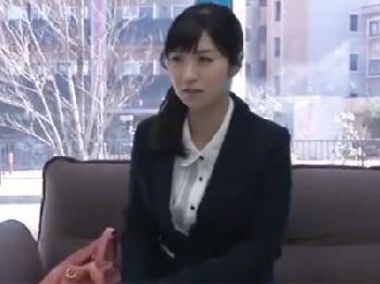 早漏男子のお悩み解決の為に一肌脱いでくれる素人の美形お姉さんオフィスレディ巨乳OLのエロ動画