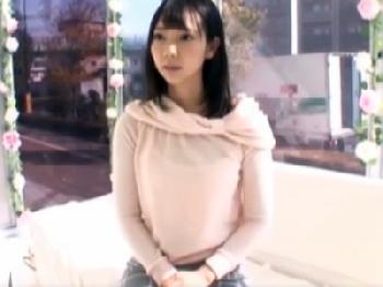 仕出しに行った家には全裸の男が!UBEREATS宅配員の女性は気をつけて!巨乳顔射3Pのエロ動画