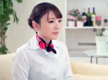 儚げな雰囲気の白肌きれいなお姉さんとCA衣装で濃密顔面射精パコ痴女コスプレ顔射ハメ撮り成田もえのエロ動画