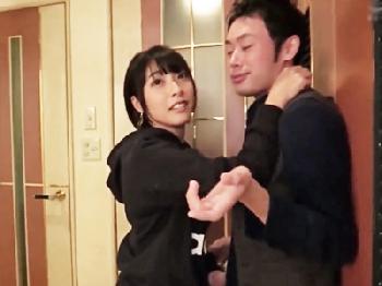 超かわいいショートヘア娘とのハメ撮り→吸い付くフェラチオに激エロ腰振りしてくれる最高性行為W素人美少女痴女のエロ動画