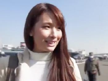 相手に困ってなさそうな恵まれたルックスの若奥様の不貞交尾巨乳素人人妻のエロ動画