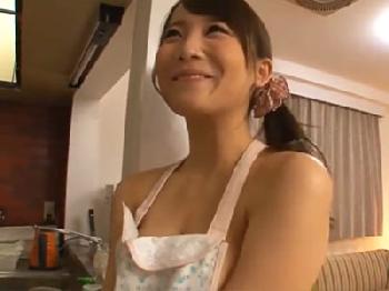 裸エプロンでお出迎えしてくれるビックおっぱい妻にガチ中出しバチキメ巨乳人妻のエロ動画