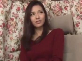 フェロモン漂う美形マダムをアンケートと称しナンパ→ホテルに連れ込み中出し性交！巨乳素人人妻ハメ撮りのエロ動画