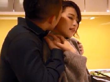 タワマン在住素人さんが彼氏と見せつけるアツアツ性交Wお姉さん顔射のエロ動画