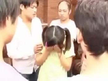 お父さんとの近親関係がバレてお兄ちゃんに輪姦される娘美少女ロリ妹パイパン中出し乱交のエロ動画
