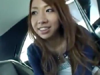 『別にイイけど』密通旅行の宿に行く前にササッと車内フェラチオ抜きしてくれる痴女妻素人人妻顔射ハメ撮りのエロ動画