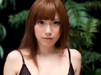 アイドル顔の美貌が崩れる程のハードファック!メガピス突き上げで汗だく性行為お姉さん3P藤澤美羽のエロ動画