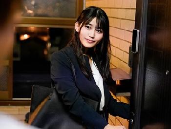 『先輩うちに泊まります？』新人オフィスレディは実はムッツリ淫乱な肉食系売女ヤリマン巨乳痴女OL神宮寺ナオのエロ動画