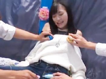 イキ我慢中にガッツリ挿入→顔面射精コンボ食らっちゃった素人娘お姉さん顔射レイプのエロ動画