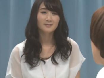 子作り性交に励む素人主婦を応援するためにマッサージ師が他人精液中出し!人妻のエロ動画