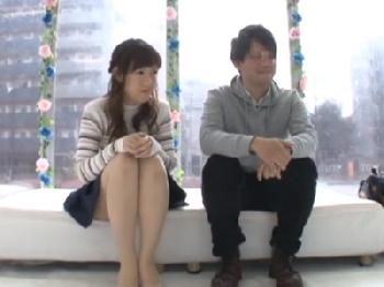 お金に釣られて友人と中出し性行為しちゃった女子大生素人美少女のエロ動画