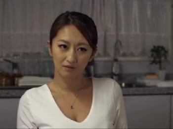 介護してたらムラムラきちゃう性的変態大きいオッパイ奥さんに襲いかかる肉棒の数々!巨乳痴女人妻3P吹石れなのエロ動画