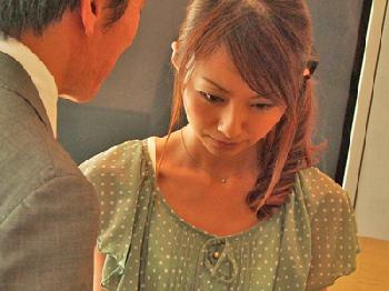 ギャンブルの賭けに負けて妻を売った甲斐性なし夫人妻レイプ青木玲のエロ動画